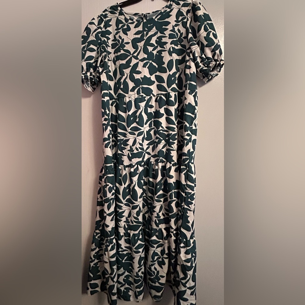 SHEIN Green and White Leaf Print Midi Dress